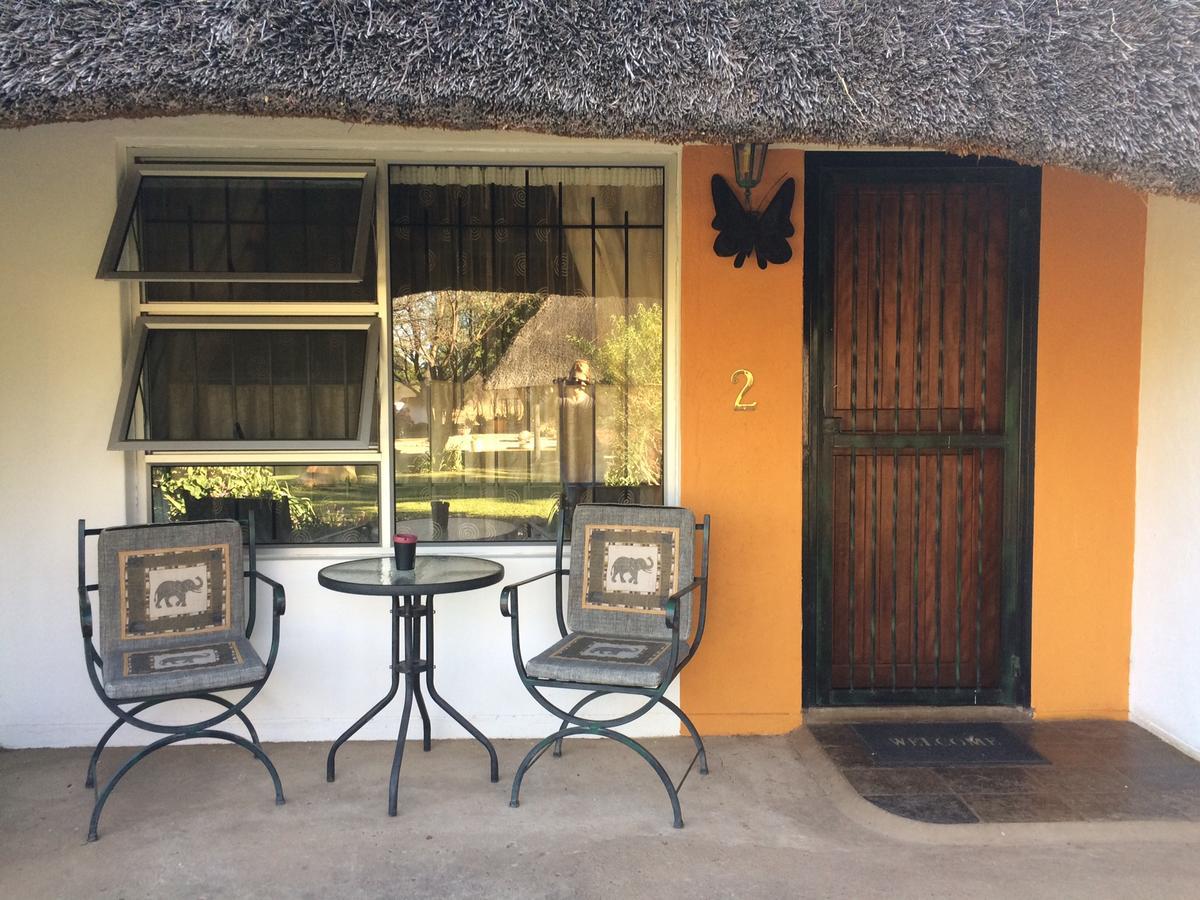 Lion'S Den Guesthouse Otjiwarongo Ngoại thất bức ảnh