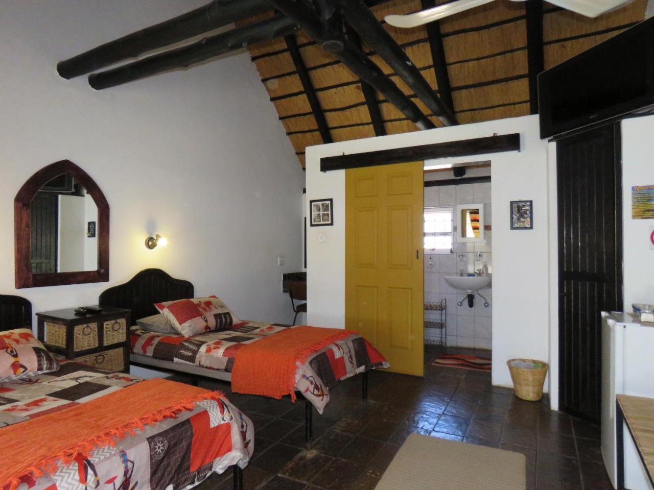 Lion'S Den Guesthouse Otjiwarongo Ngoại thất bức ảnh