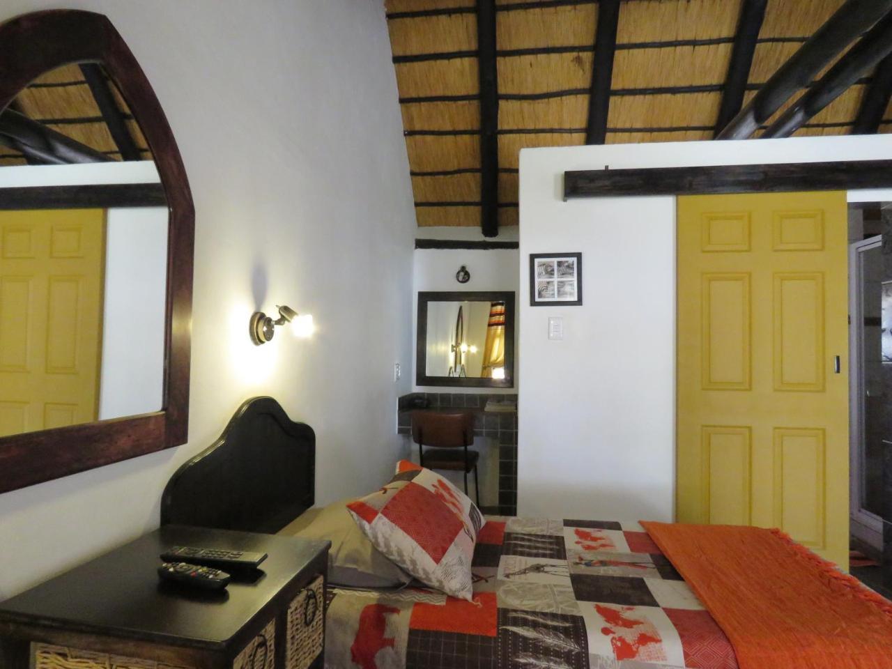 Lion'S Den Guesthouse Otjiwarongo Ngoại thất bức ảnh