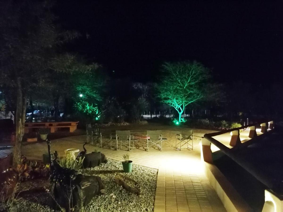 Lion'S Den Guesthouse Otjiwarongo Ngoại thất bức ảnh