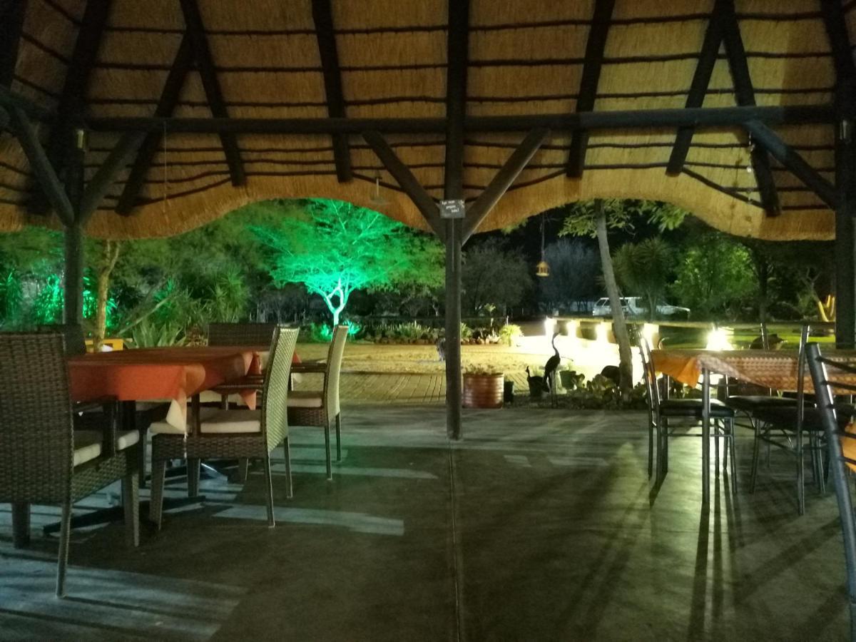 Lion'S Den Guesthouse Otjiwarongo Ngoại thất bức ảnh