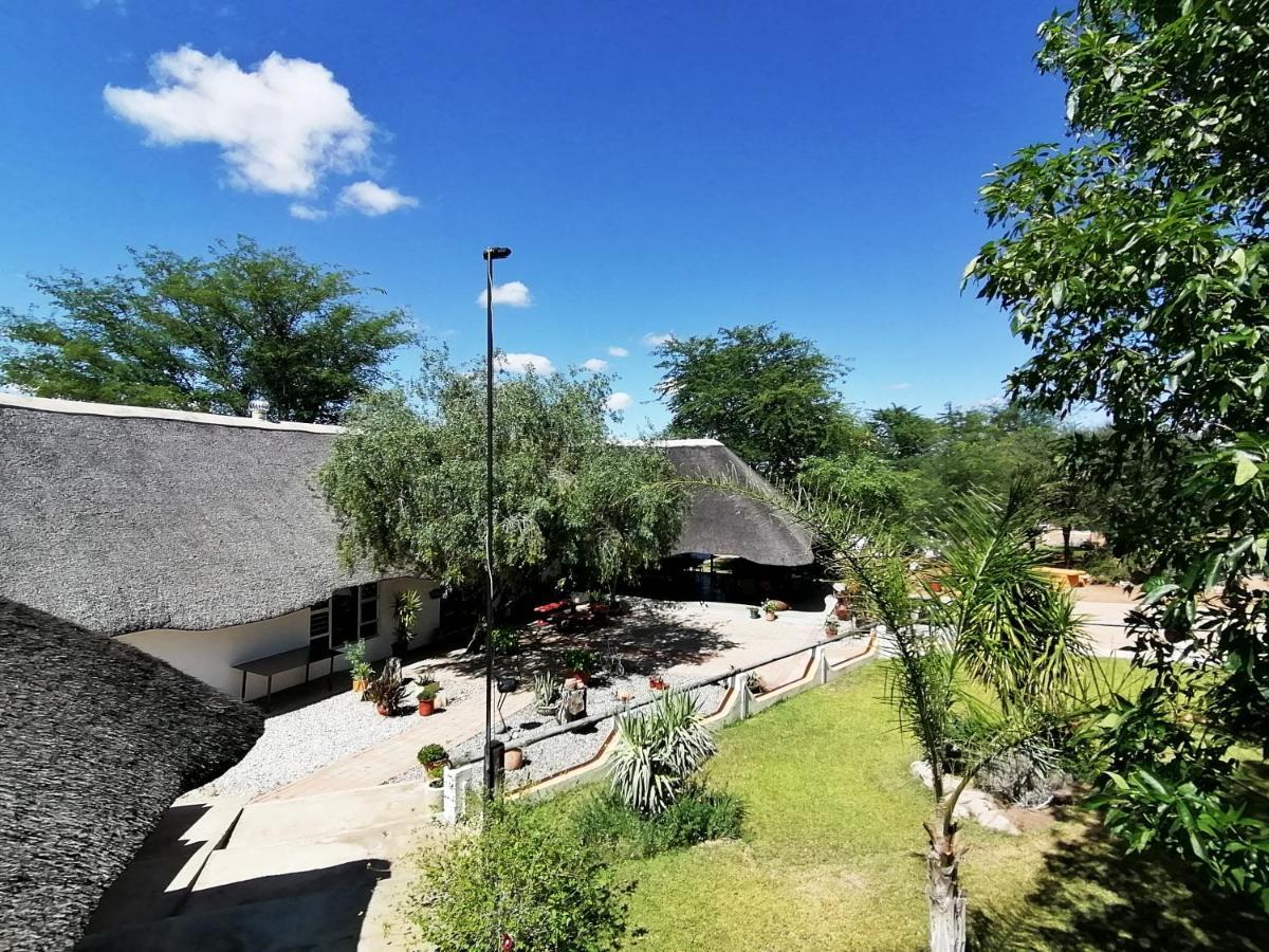 Lion'S Den Guesthouse Otjiwarongo Ngoại thất bức ảnh