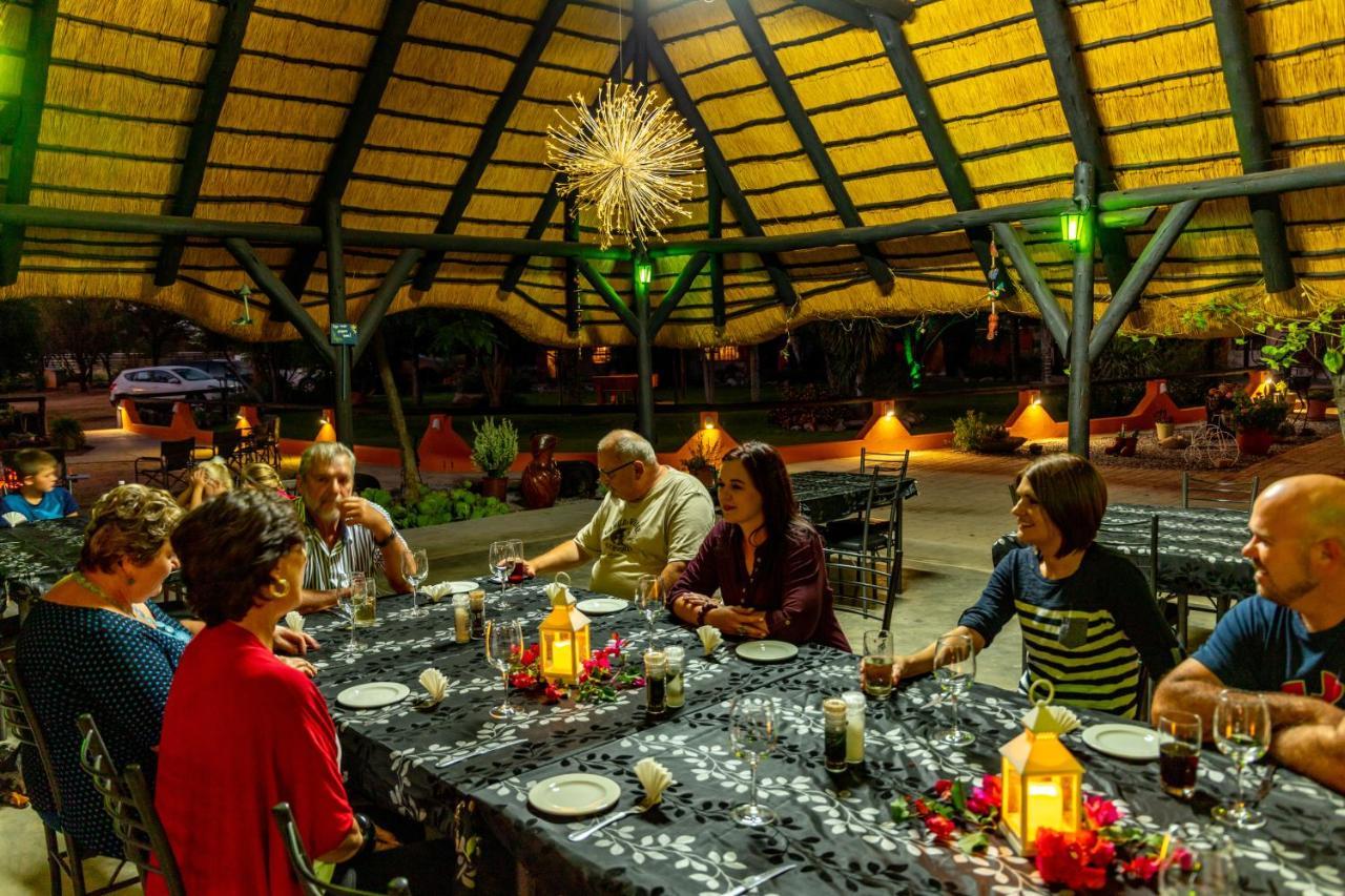 Lion'S Den Guesthouse Otjiwarongo Ngoại thất bức ảnh