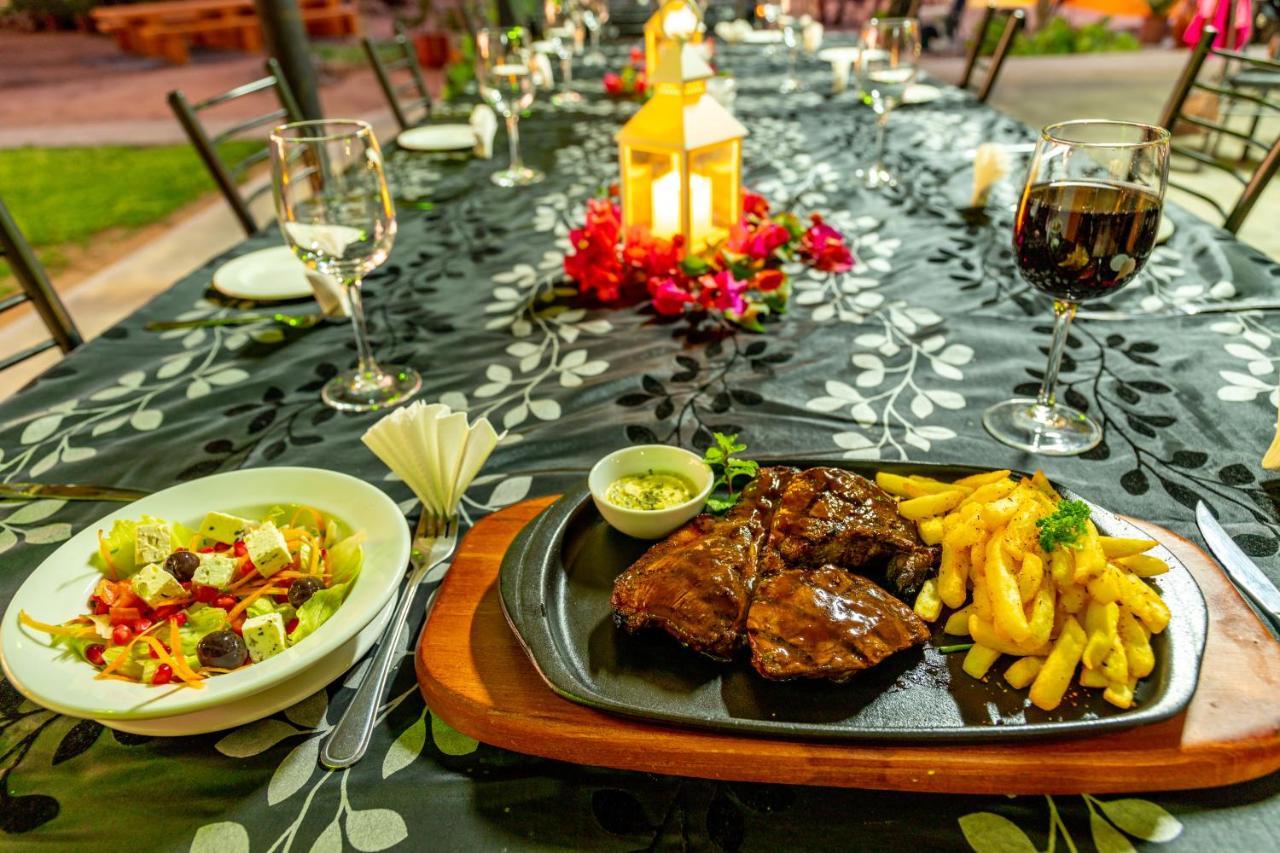 Lion'S Den Guesthouse Otjiwarongo Ngoại thất bức ảnh