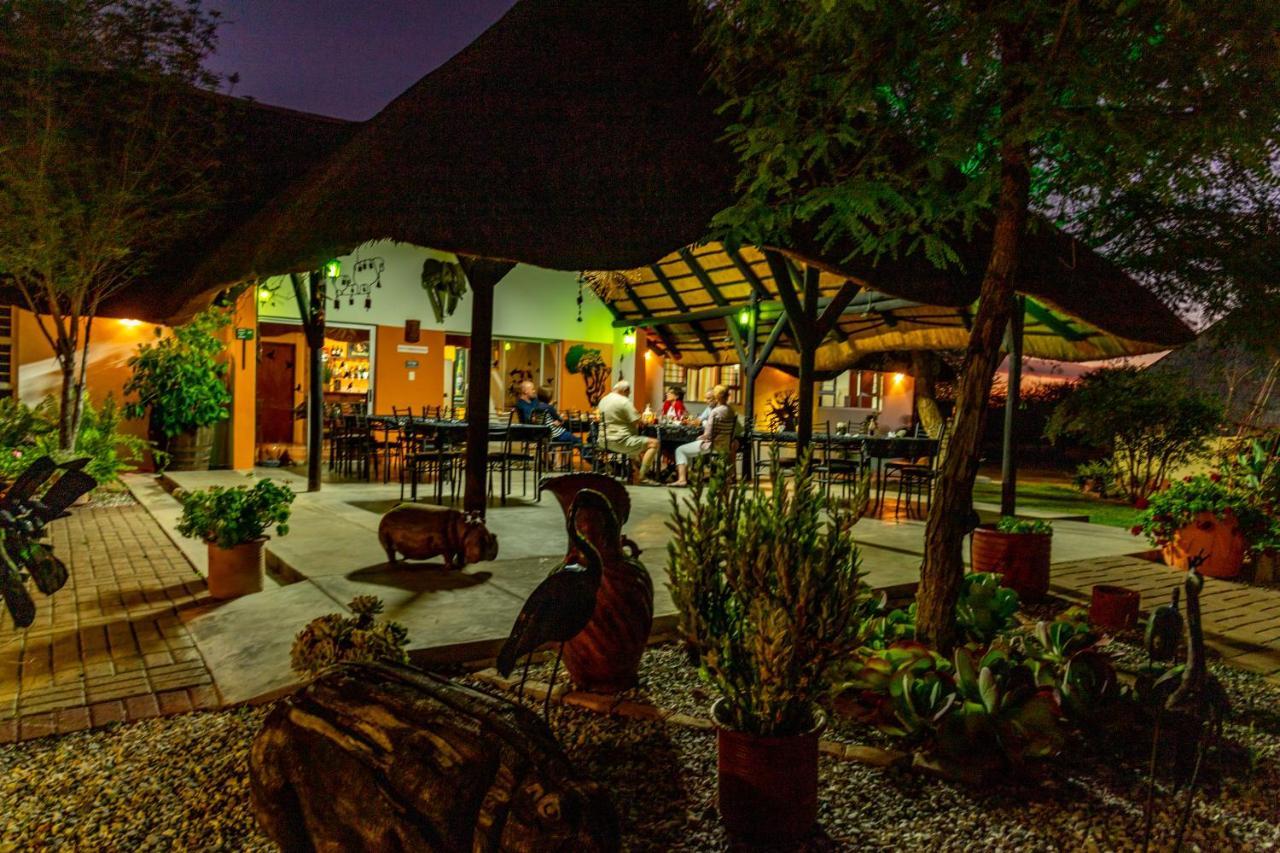 Lion'S Den Guesthouse Otjiwarongo Ngoại thất bức ảnh