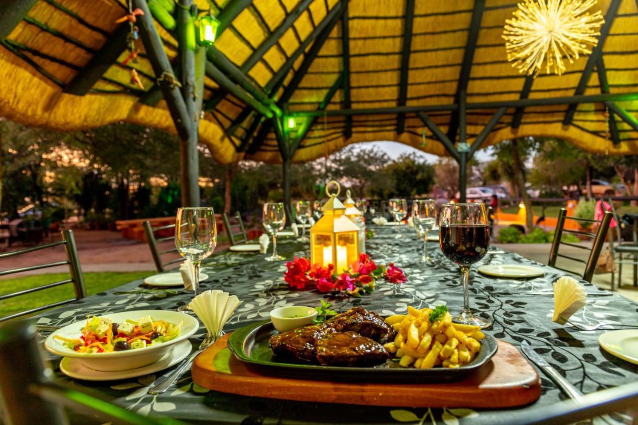 Lion'S Den Guesthouse Otjiwarongo Ngoại thất bức ảnh