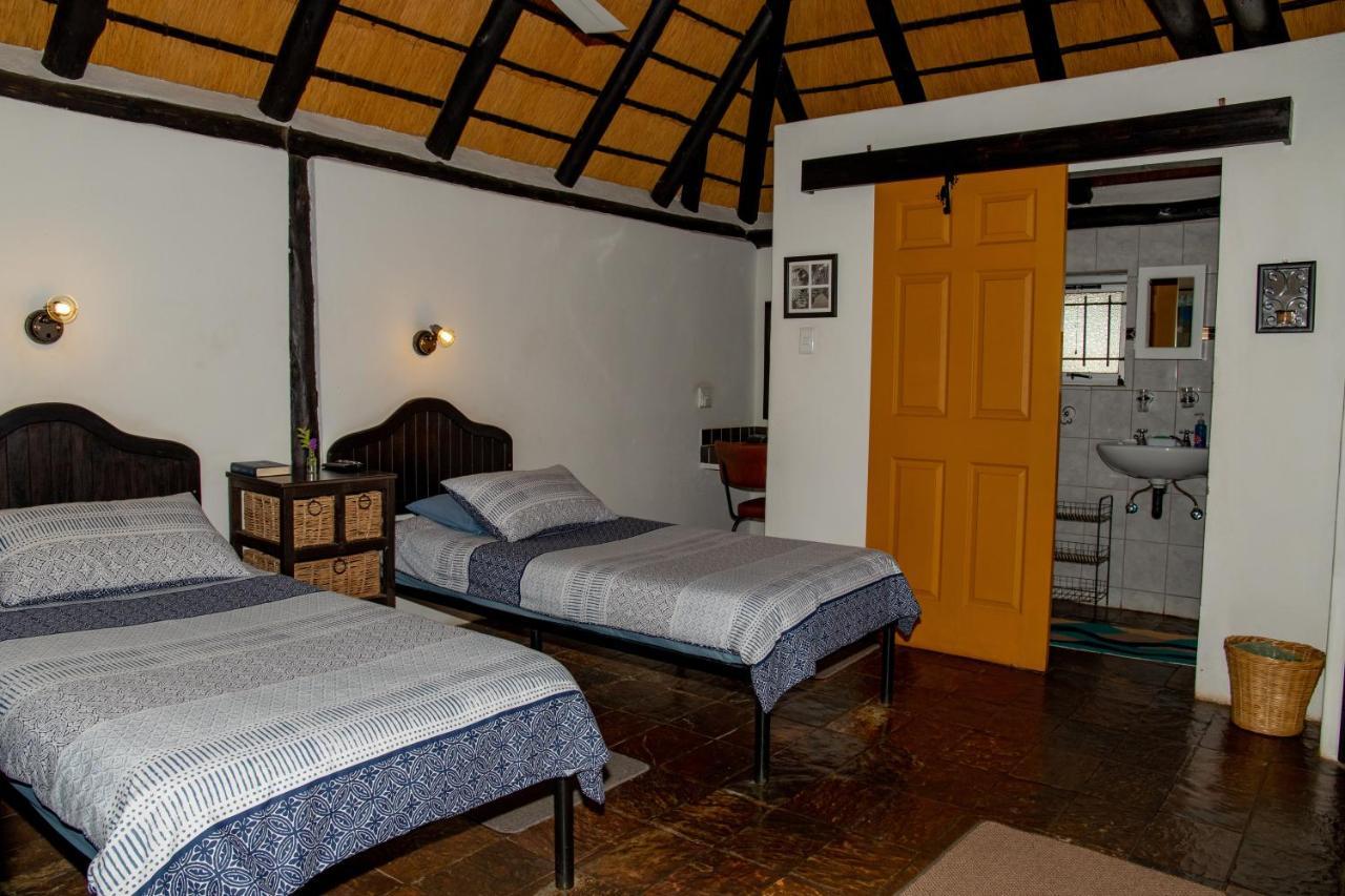 Lion'S Den Guesthouse Otjiwarongo Ngoại thất bức ảnh