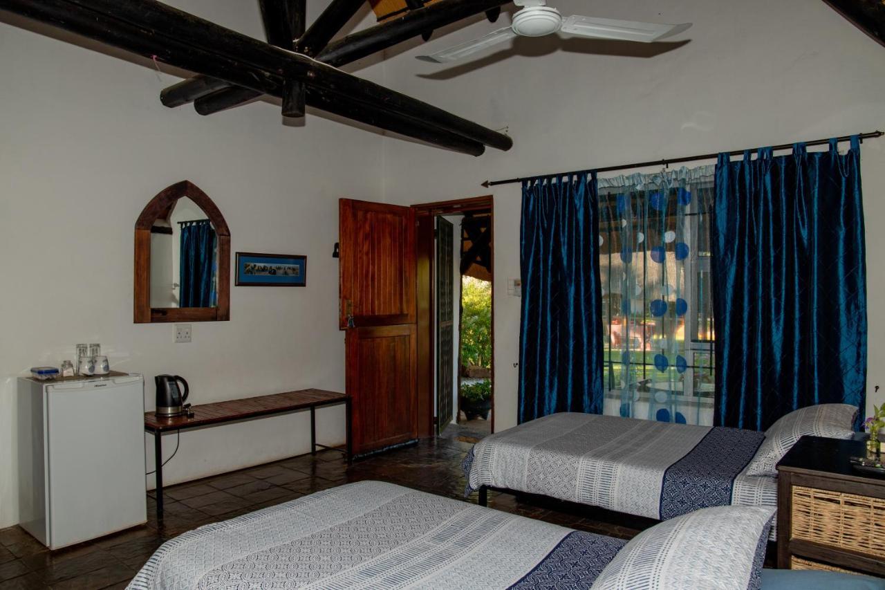 Lion'S Den Guesthouse Otjiwarongo Ngoại thất bức ảnh