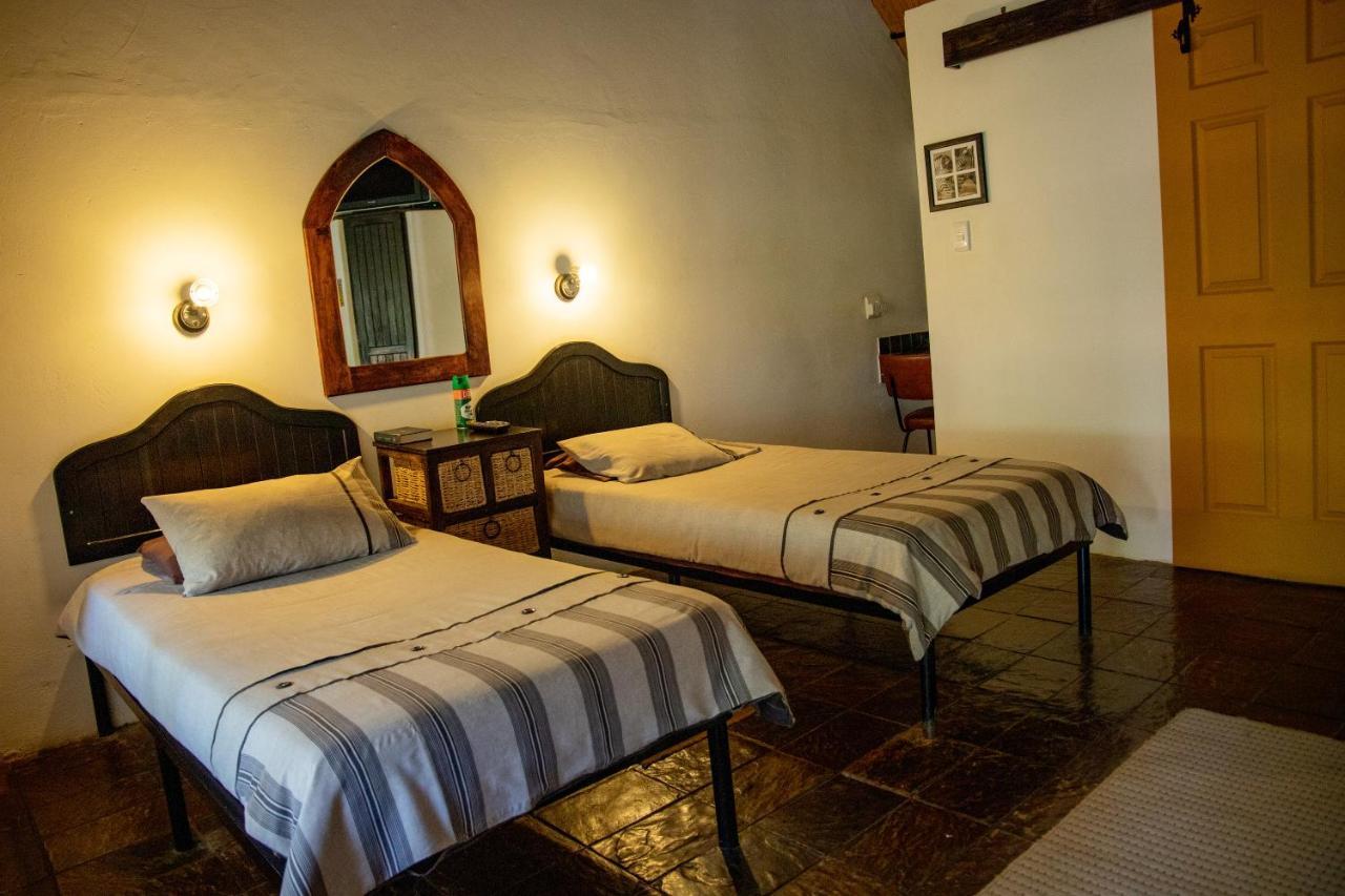 Lion'S Den Guesthouse Otjiwarongo Ngoại thất bức ảnh