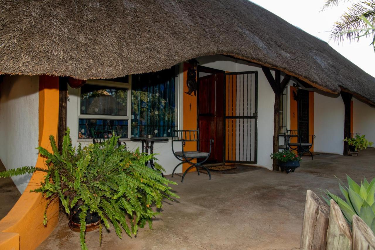 Lion'S Den Guesthouse Otjiwarongo Ngoại thất bức ảnh