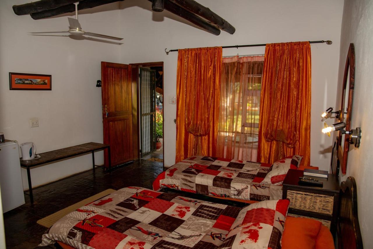 Lion'S Den Guesthouse Otjiwarongo Ngoại thất bức ảnh