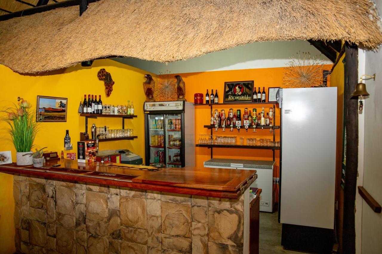 Lion'S Den Guesthouse Otjiwarongo Ngoại thất bức ảnh