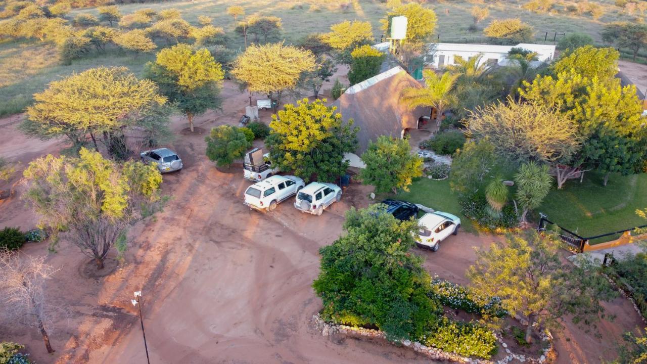 Lion'S Den Guesthouse Otjiwarongo Ngoại thất bức ảnh
